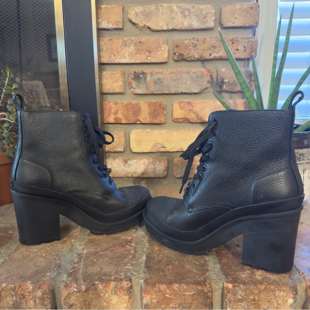 Hunter block heel lace up leather combat boot - Picture 4 of 5